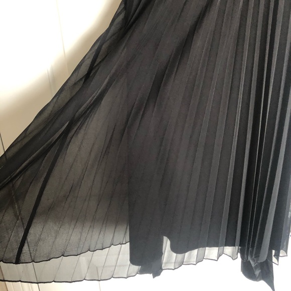 Ricki’s Dress - Picture 3 of 6